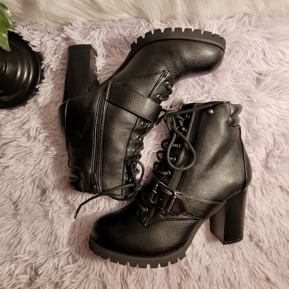 simply vera wang black boots